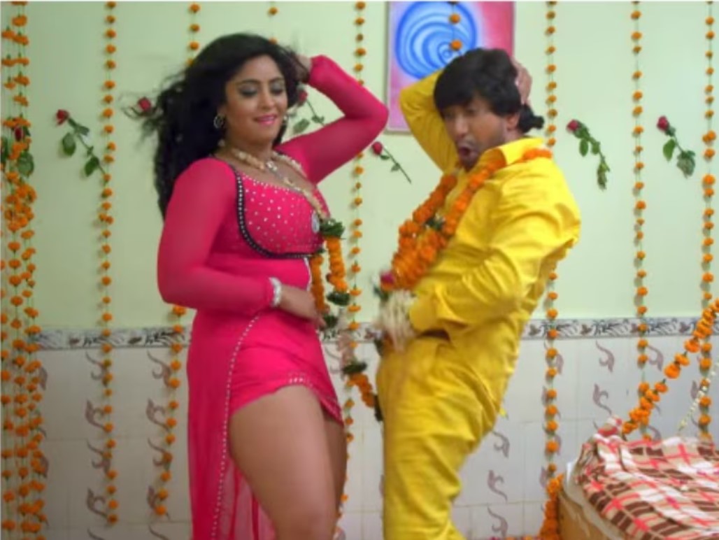 Bhojpuri Viral Video: Shubhi Sharma को खुश करने के लिए Nirahua बने साधु, वीडियो देख मची सनसनी
